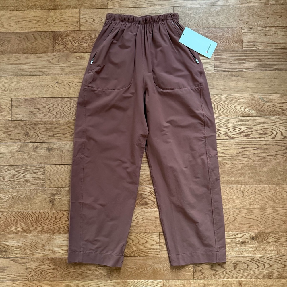 Lululemon NWT size 0 Lightweight Mid-Rise Barrel-Leg Cropped Pant